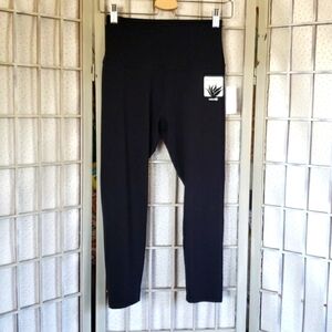 Beyond Yoga black woman new multi sport leggings size M